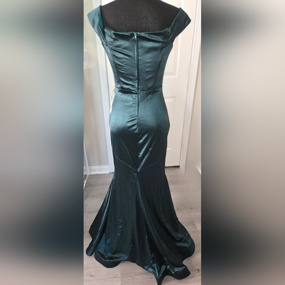 NWT Teeze Me Juniors' Off the Shoulder Satin Gown - Picture 3 of 9